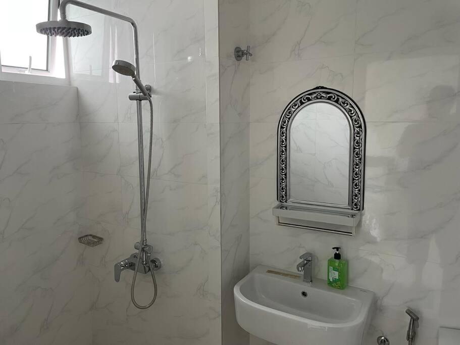 New Twin Galaxy 2br Near Jb Town/ksl/ciq *