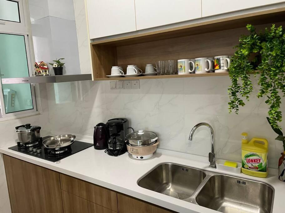 New Twin Galaxy 2br Near Jb Town/ksl/ciq Apartment